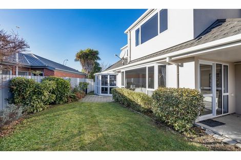 Photo of property in 2 Hatfield Place, Avonhead, Christchurch, 8042