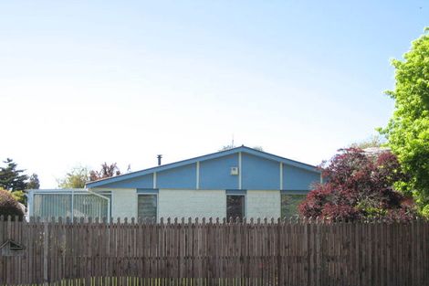 Photo of property in 22 Denniston Crescent, Redwood, Christchurch, 8051