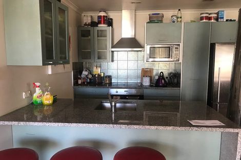 Photo of property in 6 Beazley Place, Glendene, Auckland, 0602