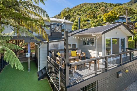 Photo of property in 12 Arthur Crescent, Waikawa, Picton, 7220