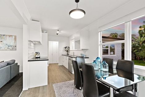 Photo of property in 27 Sunvue Road, Glen Eden, Auckland, 0602