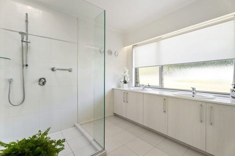 Photo of property in 76 Marellen Drive, Red Beach, 0932
