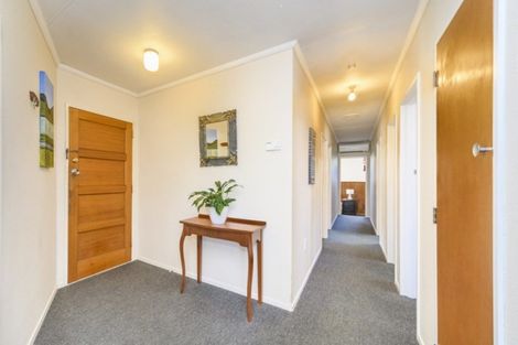 Photo of property in 138 Ruamahanga Crescent, Terrace End, Palmerston North, 4410