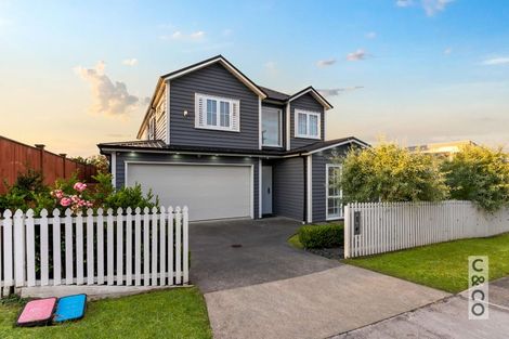 Photo of property in 37 Nobilo Road, Kumeu, 0810