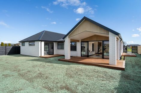 Photo of property in 14a Rose Leigh Drive, Cambridge, 3434