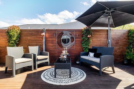 Photo of property in 3 Saint Heliers Grove, Fitzherbert, Palmerston North, 4410