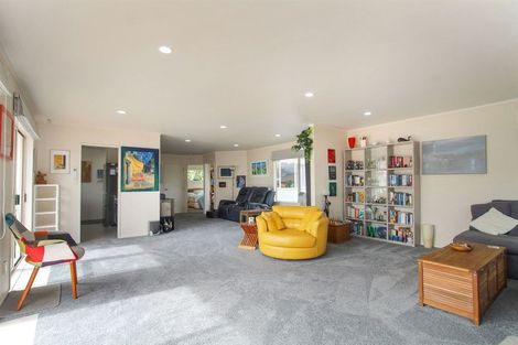 Photo of property in 14 Millen Place, Clarks Beach, 2122