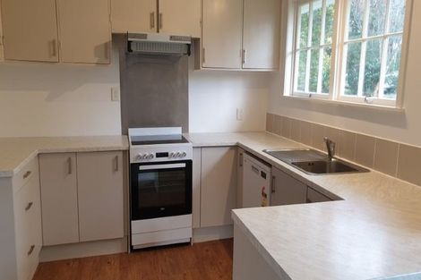 Photo of property in 14 Easton Park Parade, Glenfield, Auckland, 0629