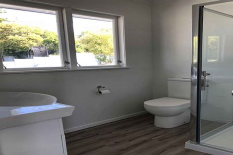 Photo of property in 11 Finlow Drive, Te Atatu South, Auckland, 0610