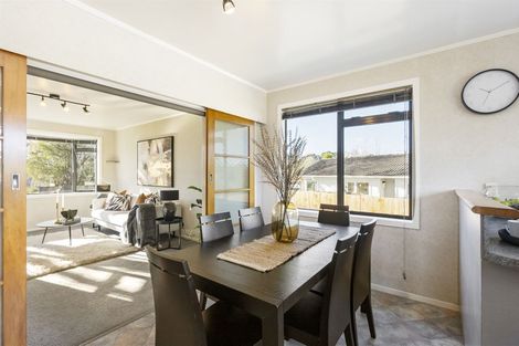 Photo of property in 17 Castleton Street, Birkdale, Auckland, 0626