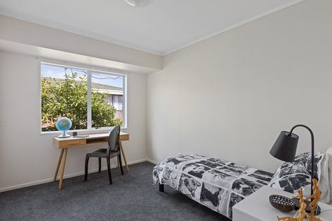 Photo of property in 2a Trafalgar Road, Milford, Auckland, 0620