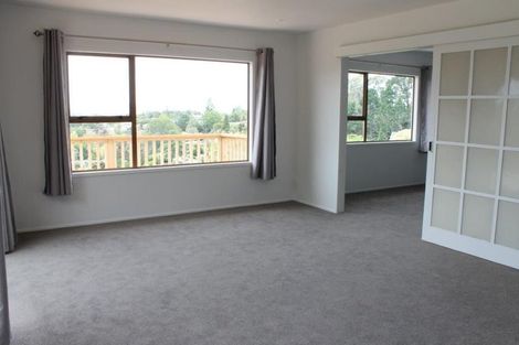 Photo of property in 603a Glenfield Road, Totara Vale, Auckland, 0629