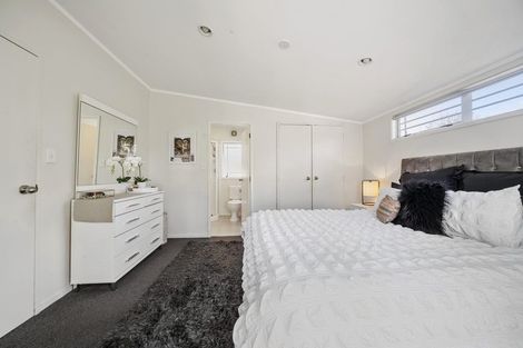 Photo of property in 27a Rotoiti Avenue, Pakuranga Heights, Auckland, 2010