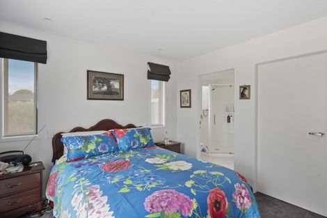 Photo of property in 22 Barry Curtis Place, Levin, 5510