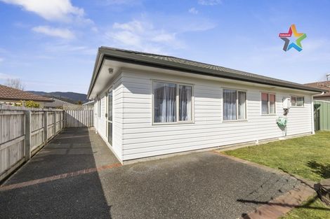 Photo of property in 35 Woodland Mews, Wainuiomata, Lower Hutt, 5014