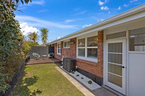 Photo of property in 3/50 Old Lake Road, Narrow Neck, Auckland, 0624