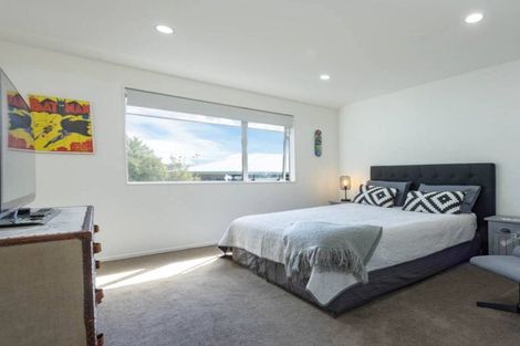 Photo of property in 20d Kaurilands Road, Titirangi, Auckland, 0604