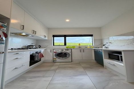 Photo of property in 31b Crestview Rise, Papakura, 2110