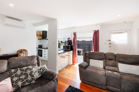Photo of property in 16 Thomson Street, West End, Palmerston North, 4412