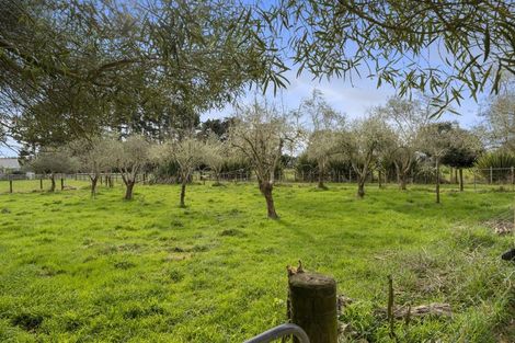 Photo of property in 103 Waikawa Beach Road, Manakau, Levin, 5573