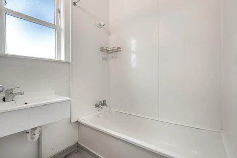 Photo of property in 4 Massey Avenue, Greenlane, Auckland, 1061