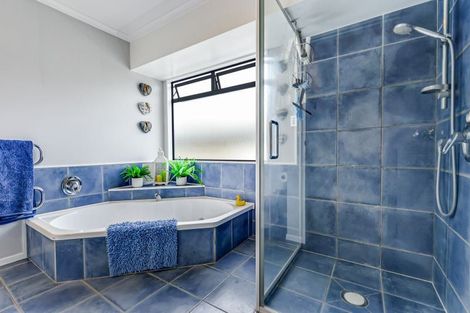 Photo of property in 4 Harrogate Place, Grandview Heights, Hamilton, 3200