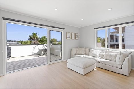 Photo of property in 21 Albert Hall Drive, Red Beach, 0932