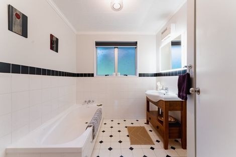 Photo of property in 8 Cove Street, Roseneath, Port Chalmers, 9023