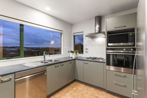 Photo of property in 5 Baulcomb Parade, Windsor Park, Auckland, 0632