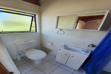 Photo of property in 2/1 Bamboo Grove, Kelston, Auckland, 0602