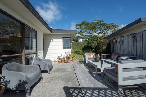Photo of property in 2/32 Charlotte Street, Stanmore Bay, Whangaparaoa, 0932