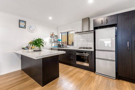 Photo of property in 2/9 Surrey Street, Tawa, Wellington, 5028
