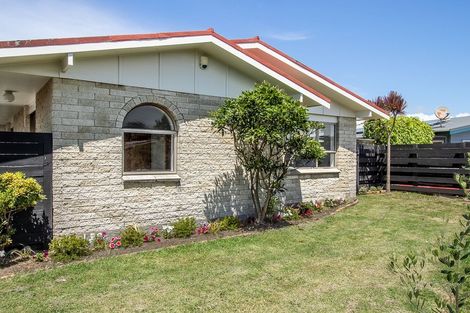 Photo of property in 6 Mountainview Terrace, Otaki Beach, Otaki, 5512