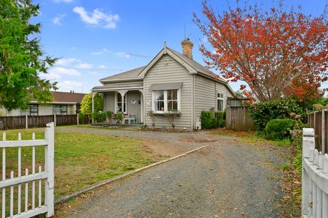 Photo of property in 233 Shakespeare Street, Leamington, Cambridge, 3432