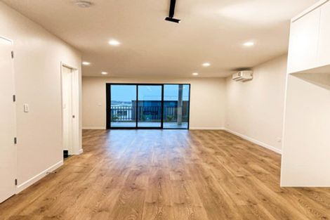 Photo of property in 20 Heketara Way, Massey, Auckland, 0614