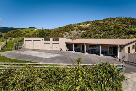 Photo of property in 132 Bing Lucas Drive, Tawa, Wellington, 5028