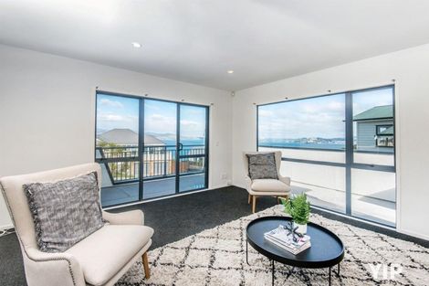 Photo of property in 59 Dress Circle, Newlands, Wellington, 6037