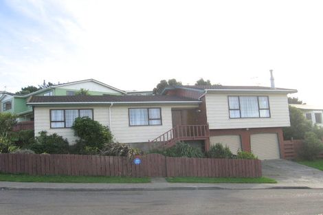 Photo of property in 29 Sunhaven Drive, Newlands, Wellington, 6037