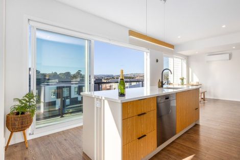 Photo of property in 32 Hokioi Drive, Kenepuru, Porirua, 5022