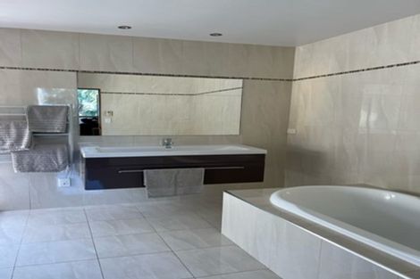 Photo of property in 52 Sunnyheights Road, Orewa, 0931