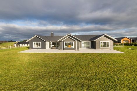 Photo of property in 83 View Road, Halcombe, Feilding, 4779