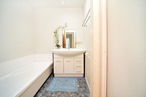 Photo of property in 170b Aviemore Drive, Highland Park, Auckland, 2010