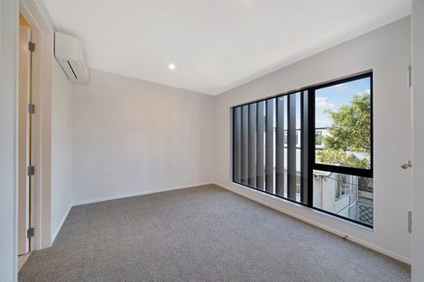 Photo of property in 9 Lomond Street, Newlands, Wellington, 6037