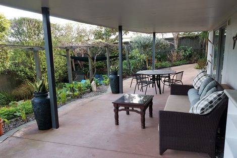 Photo of property in 2/31 Hyde Road, Rothesay Bay, Auckland, 0630