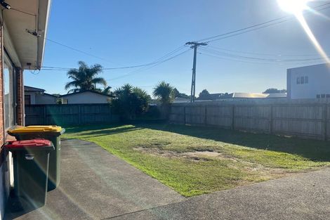 Photo of property in 28 Grove Road, Papakura, 2110