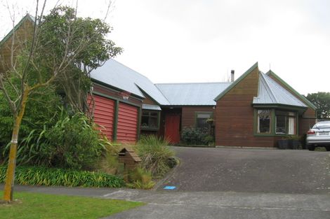Photo of property in 14 Hillgrove Place, Fitzherbert, Palmerston North, 4410