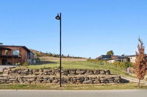 Photo of property in 16 Akitu Rise, Wanaka, 9305