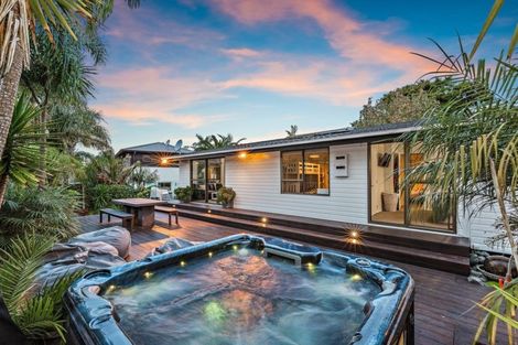 Photo of property in 2/12 Westbourne Road, Murrays Bay, Auckland, 0630