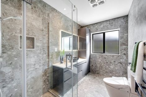 Photo of property in 2/152 Clovelly Road, Bucklands Beach, Auckland, 2012