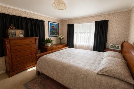 Photo of property in 13 Tiki Street, New Lynn, Auckland, 0600